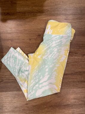 Fabletics Pastel Tie-Dye Capri Leggings - Yellow & Mint